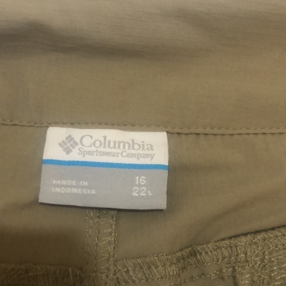 𝅺COLUMBIA hiking shorts size 16 Tan - Picture 2 of 5